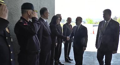 AK Partili Turan'dan Özgür Özel'e tepki: Sokağa çağırmak ne demek? Sokak acziyettir, beceriksizliktir