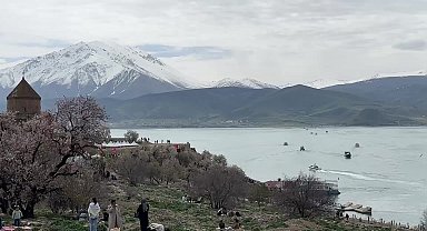 Akdamar Adası'na giriş ücretlerine yapılan zamma eleştiri... Turizm rehberi Beyaz: 