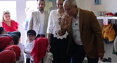 Alanya Belediye Başkanı Özçelik, çocukların 23 Nisan coşkusuna ortak oldu