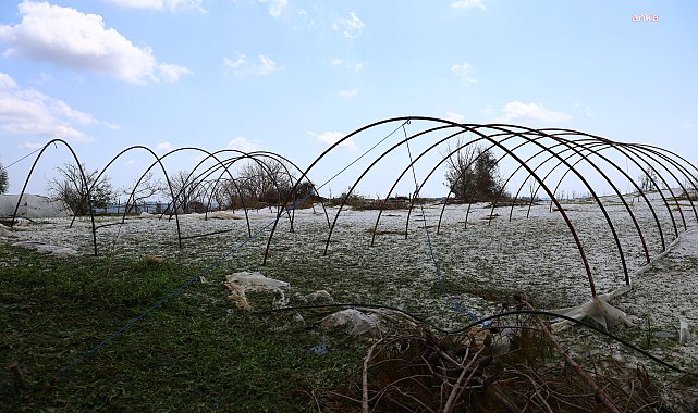 Antalya Büyükşehir Belediyesi ekipleri, dolu yağışının ardından Manavgat’ta hasar tespit çalışması yapıyor