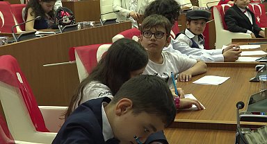 Antalya Büyükşehir Belediyesi Gençlik Meclisi’nde çocuk sesleri yankılandı