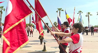 Antalya sokakları dünya çocuklarıyla renklendi