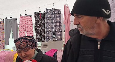 Ardanuç pazarında alışveriş yapan vatandaş: ''Para mı var da pazar yapalım? Yapamadık, pazarda boş boş gezdik, gidiyoruz