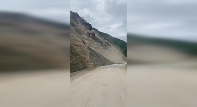 Artvin-Şavşat karayolunda heyelan meydana geldi