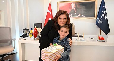 Aydın Büyükşehir Belediye Başkanı Çerçioğlu, koltuğunu 4. sınıf öğrencisi Zehra’ya devretti