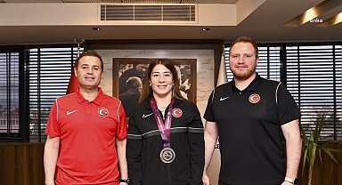 Balıkesir Büyükşehir Belediye Başkanı Akın, milli sporcu Yasemin Adar Yiğit’i makamında ağırladı