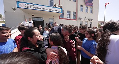 Buca Belediye Başkanı Duman'dan Şehit Mesut Taşar Ortaokulu'na ziyaret