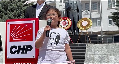 CHP Aksaray İl Teşkilatı, Mustafa Kemal Atatürk'ün posterinin Valilik binasına asılmamasına tepki gösterdi: 