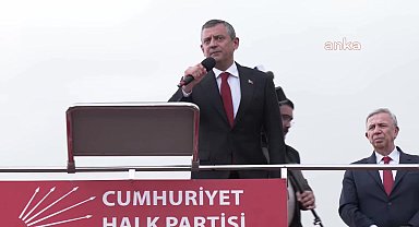 CHP, Birinci Meclis'ten Anıtkabir'e Yürüyor... Özgür Özel: “Gazi Mustafa Kemal’in emanetine sahip çıkanlar ne korkarız ne Ata’mızla aramızda barikat kabul ederiz; yıkar geçeriz” 