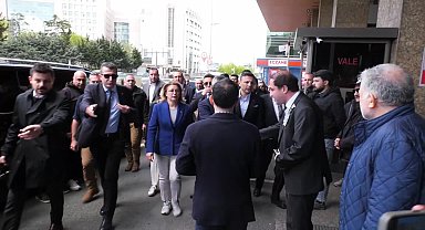 CHP Genel Başkanı Özel'den, Sırrı Süreyya Önder'in tedavi gördüğü hastaneye ziyaret
