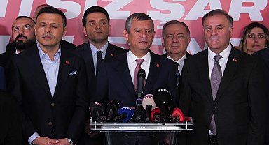 CHP Lideri Özgür Özel İBB’de: “Biz bu binadan çıkarsak Türkiye’yi yönetmeye gideriz. Erdoğan bu kahrı çekmek istemiyorsa sandığı önümüze getirecek”