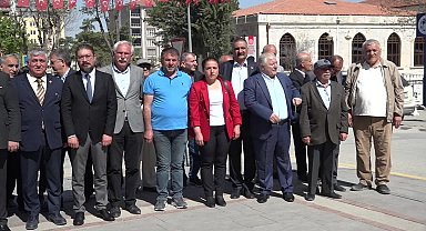 CHP Malatya İl Örgütü, 23 Nisan Ulusal Egemenlik ve Çocuk Bayramı dolayısıyla Atatürk Anıtı'na çelenk koydu