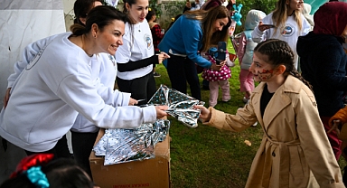 Çocuklar kitaplarla buluştu: Bornova'da 61. Kütüphane Haftası Şenliği kutlandı 