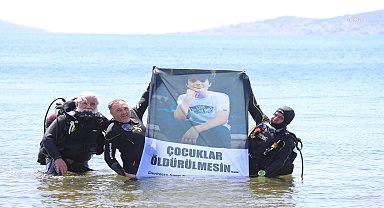 Dalgıçlardan Minguzzi ve tüm çocuk ölümlerine su altında tepki: “Çocuklar öldürülmesin”