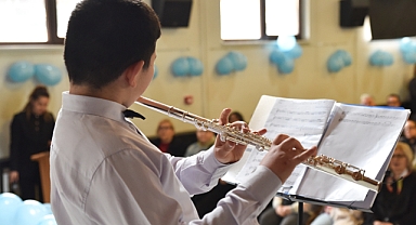 Dünya Otizm Farkındalık Günü dolayısıyla Tepebaşı'nda özel bireylerden özel resital