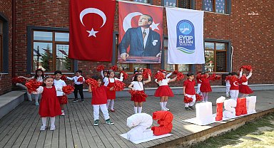 Eyüpsultan Belediyesi Akademisi 23 Nisan'ı şiirler ve dans gösterileri ile kutladı 
