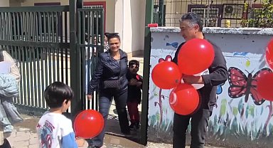 Iğdır'da CHP Merkez İlçe Örgütü'nden çocuklara 23 Nisan hediyesi