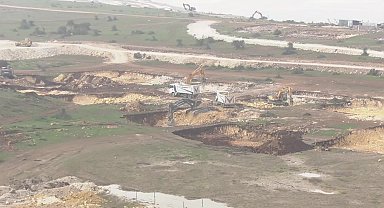 İSKİ'nin 23 Mayıs'a kadar süre verdiği Sazlıdere baraj havzasına yapılan TOKİ Konutları inşaatı hızla devam ediyor
