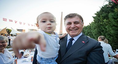 İzmir Büyükşehir Belediye Başkanı Tugay: “İzmirlileri, 23 Nisan 1920’nin aydınlığıyla selamlıyorum”