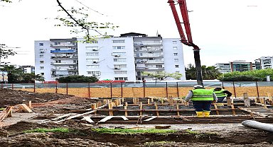 İzmir Büyükşehir Belediyesi'nin Yeni Girne Üst Geçidi hızla ilerliyor