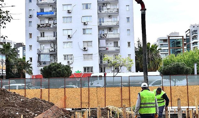 İzmir Büyükşehir Belediyesi'nin Yeni Girne Üst Geçidi hızla ilerliyor