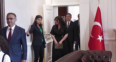 İzmir Valisi Elban makamını 23 Nisan'da Aziz Asaf Bayraktar’a devretti... Minik Vali, ilk açıklamasında eğitimin sorunlarına değindi: 