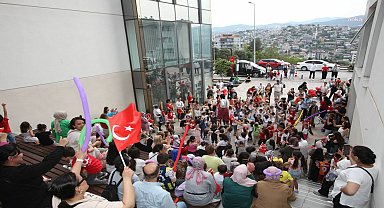 Karabağlar’da 23 Nisan coşkusu renkli etkinlerlerle kutlandı