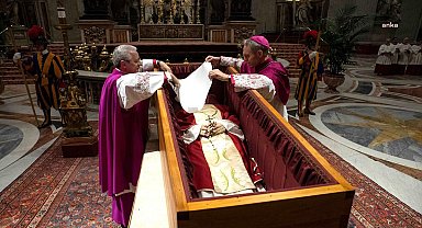 Kardinaller, Papa Francis’in cenaze töreninin 26 Nisan’da yapılmasını kararlaştırdı: Törene, Trump, Macron ve Zelenski de katılacak 