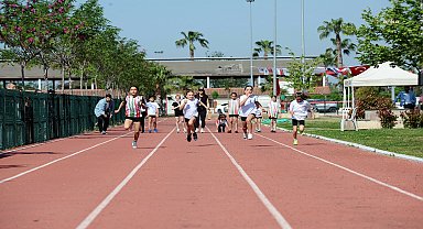 Karşıyaka atletizm pistinde 23 Nisan coşkusu
