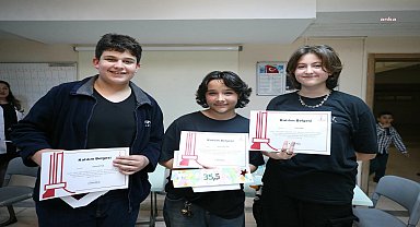 Karşıyaka Belediyesi İsmail Hakkı Tonguç Gençlik Eğitim Merkezi'nde bilgi yarışması heyecanı