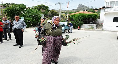 Karşıyaka Belediyesi’nden Sancaklı’da fidan dayanışması