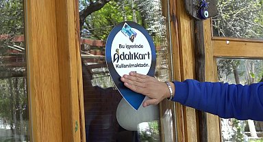 Kuşadası Belediyesi'nin Adalı Kart uygulaması, vatandaşlara da esnafa da destek oluyor