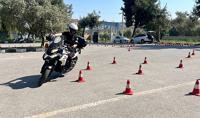 Kuşadası Belediyesi zabıtasına güvenli sürüş eğitimi verildi