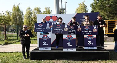 Maltepe'de düzenlenen Masa Tenisi Bahar Şenliği Turnuvası tamalandı