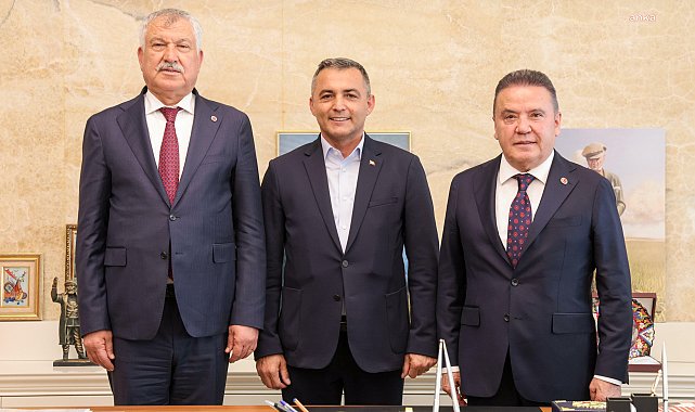 Manavgat Belediye Başkanı Kara, Zeydan Karalar ve Muhittin Böcek’i ağırladı