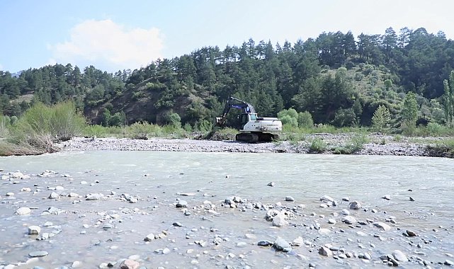 Muğla Büyükşehir Belediyesinden sulama kanallarında temizlik çalışması