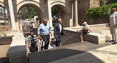 Muratpaşa Belediye Başkanı Uysal, Kaleiçi esnafıyla bir araya geldi