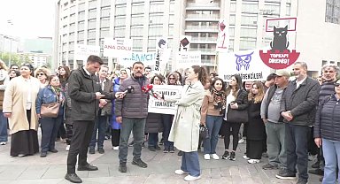 Öğrencilerin ailesi İstanbul Adliyesi önünde: ''Merhametli, vicdanlı çocuklar yetiştirdik. Bunların, bu tarz muameleyi görmeleri bizim içimizi acıtıyor''