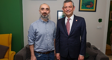 Özgür Özel ev hapsindeki gazeteci İsmail Saymaz'ı ziyaret etti