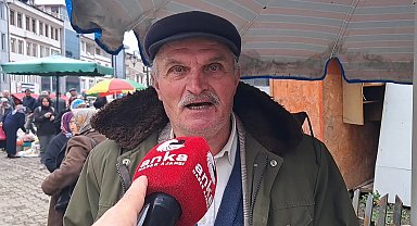 Şavşat'ta kurulan köy pazarındaki üreticiler, satış yapamamaktan dert yandı: “Getirdiğimiz mal geri gidiyor”