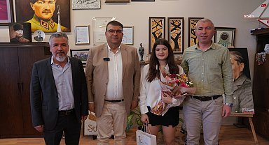 Seferihisar Belediye Başkanı Yetişkin, koltuğunu ortaokul öğrencisine devretti