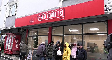Şişli'de kent lokantaları yeniden açıldı... İlk gün hesabını Resul Emrah Şahan ödedi