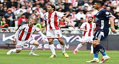 Sivasspor sahasında Antalyaspor’u 2-0 mağlup etti