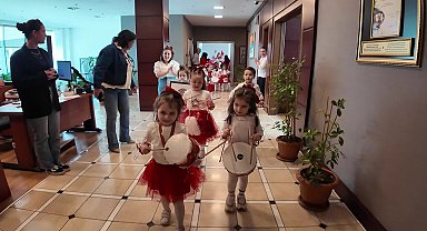 Tepebaşı'nda çocuklar, 23 Nisan'ı coşkuyla kutladı
