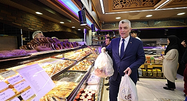 Ticaret Bakanı Ömer Bolat, market alışverişi yaparak tüketim boykotuna tepki gösterdi