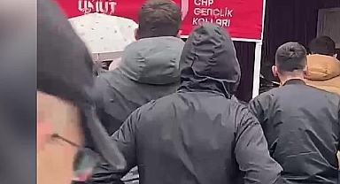 Trabzon'da Ekrem İmamoğlu için kurulan imza standına bıçaklı saldırıda 1 kişi yaralandı