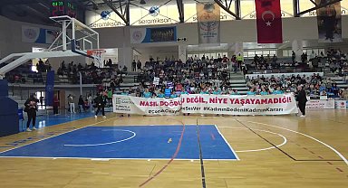 Turgutlu Belediyesi Kadın Basketbol Takımı, “Nasıl doğduğu değil, niye yaşayamadığı” pankartıyla sahaya çıktı