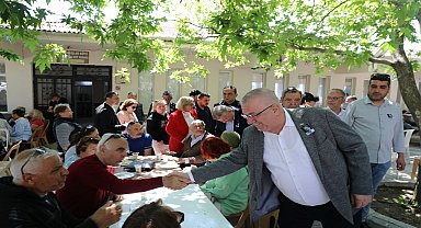 Türk Halk müziği sanatçısı Ali Ekber Çiçek, Edremit'te mezarı başında anıldı