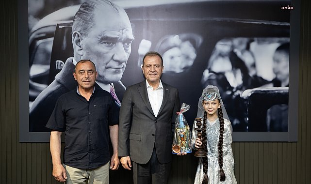 Uluslararası Mersin Çocuk Festivali için Mersin'e gelen öğrencilerden Seçer'e ziyaret