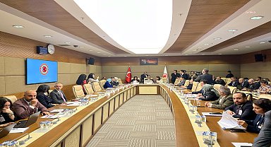 Yapay Zeka Araştırma Komisyonu... TÜİK Başkan Yardımcısı Tuğba Değirmenci: TÜİK belli kalite prensiplerine göre istatistik üretimi yapar, biz doğruluğu esas alarak üretim yapıyoruz